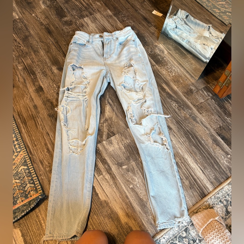 American Eagle Womans Outfitters Light Blue Denim ripped jeans